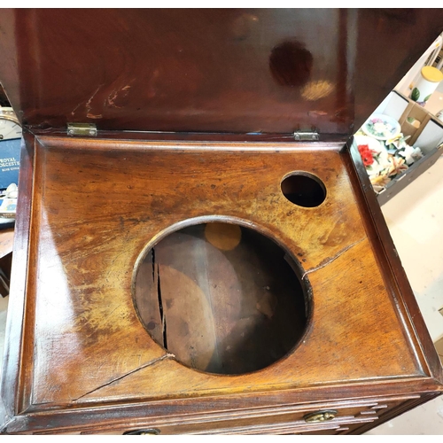 937 - A Georgian mahogany commode cabinet with hinged lid, 3 false drawer fascias and pull out lower secti... 