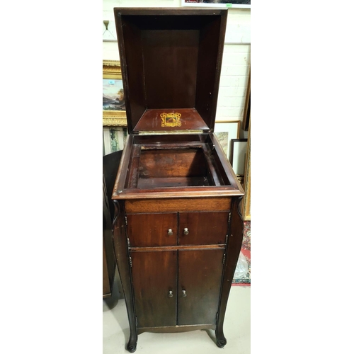 978 - A 1920's floor standing mahogany windup gramophone cabinet