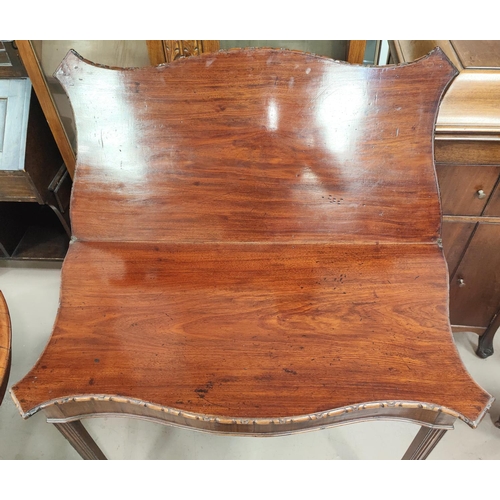 983 - A Georgian mahogany 'T' table with beaded border and square waive moulded legs