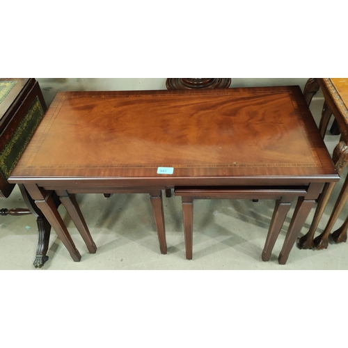 941 - A nest of 3 crossbanded mahogany occasional tables