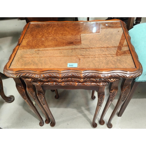 942 - A nest of 3 burr walnut occasional tables