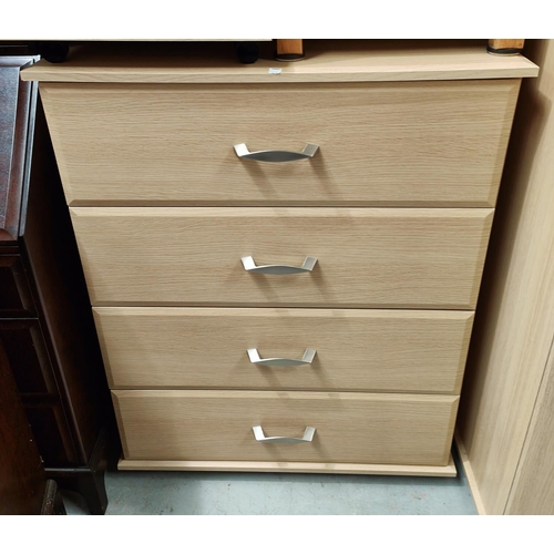 947 - A modern pine light wood effect 3 piece bedroom suite comprising of double wardrobe and 2 chests of ... 