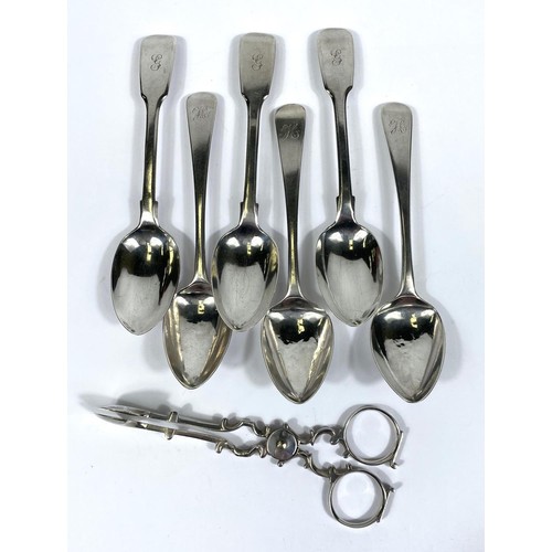 717 - 4 various Georgian fiddle pattern teaspoons and 2 Old English pattern teaspoons, various dates 4oz; ... 