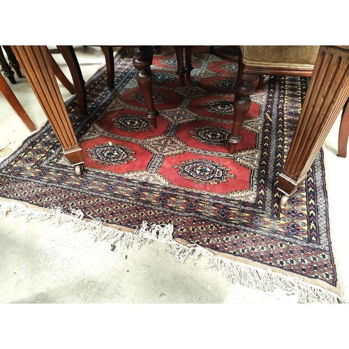 900 - A modern Persian rug, hand knotted, with rust ground, width 127cm