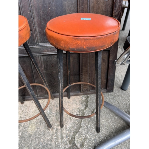 1001 - Four vintage bar stool with circular leather effect orange seats