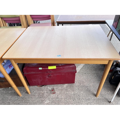 920 - A modern light wood kitchen table 105x75cm and three chairs