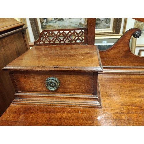 853 - An Arts & Crafts period kneehole mahogany dressing table with 2 drawers and 2 jewellery drawers ... 