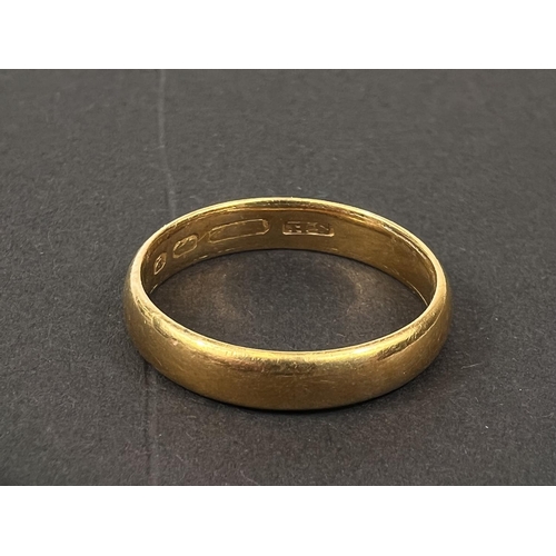 602 - A 22ct hallmarked gold wedding band, 5.7gms