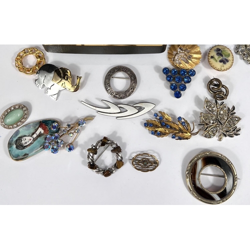 610 - A mixed selection of vintage and other brooches and clips including a Norwegian silver and white ena... 