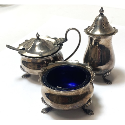 666 - A hallmarked silver 3 piece cruet, Birmingham 1967, 4.5oz