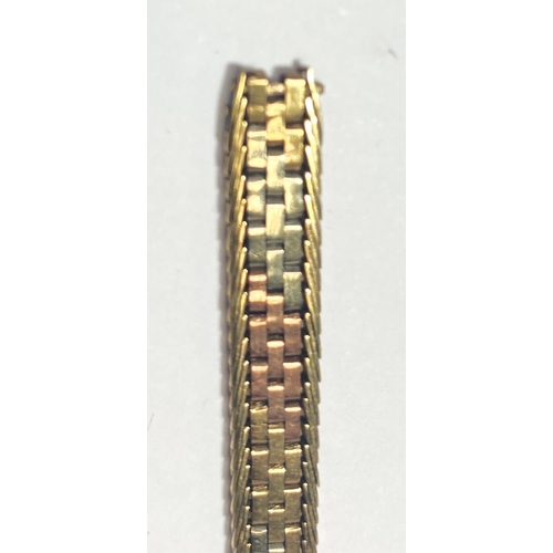 674 - A 3 colour articulated bracelet stamped .375, (a/f), 11.3gm