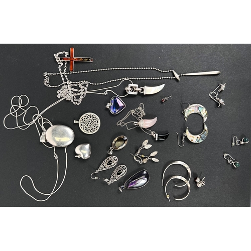 693D - A selection of modern silver jewellery including Celtic style pendant, 3 'shark tooth' hardstone pen... 