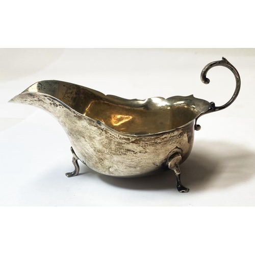 711 - A hallmarked silver sauce boat on hoof feet, Chester 1913, 2.6oz