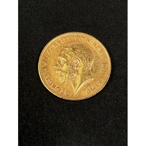 739 - A 1911 half Sovereign.