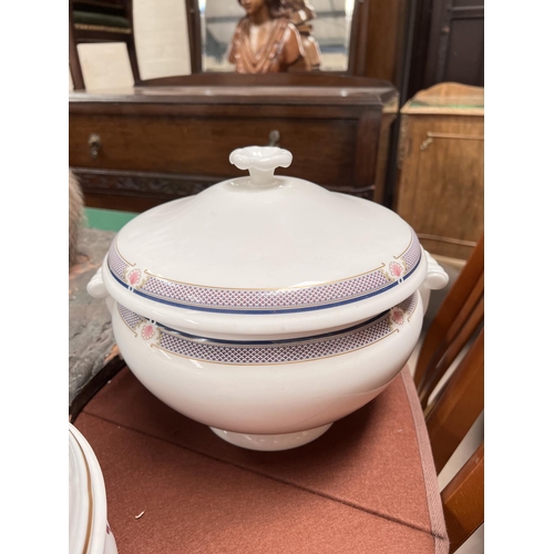 594 - A large Wedgwood Waverley soup tureen and a slightly smaller Spode soup tureen, Stafford Flowers