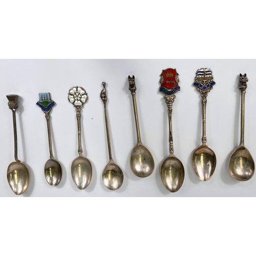 657E - 8 hallmarked silver souvenir spoons, 3oz and other spoons.