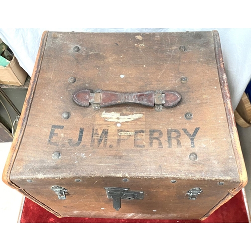 49 - A vintage leather George Henry Lee, Liverpool travel box