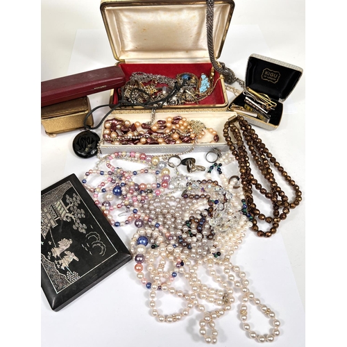 611 - A selection of costume jewellery, mainly necklaces, pendants etc.