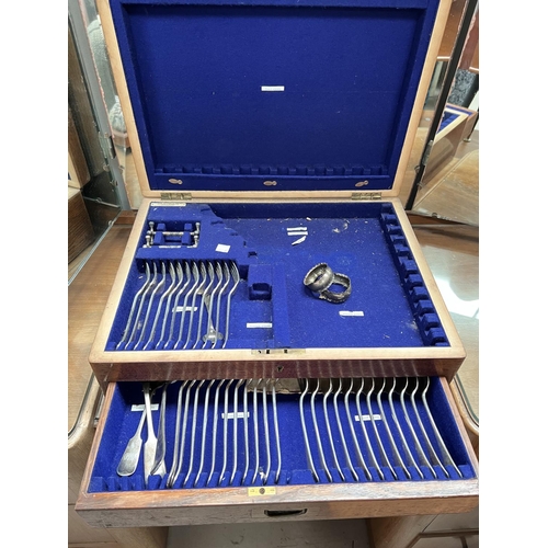 657A - A boxed part canteen of silver plated cutlery in fitted oak box