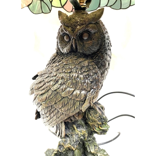 3 - A bronzed resin table lamp in the form of an owl, with Tiffany shade