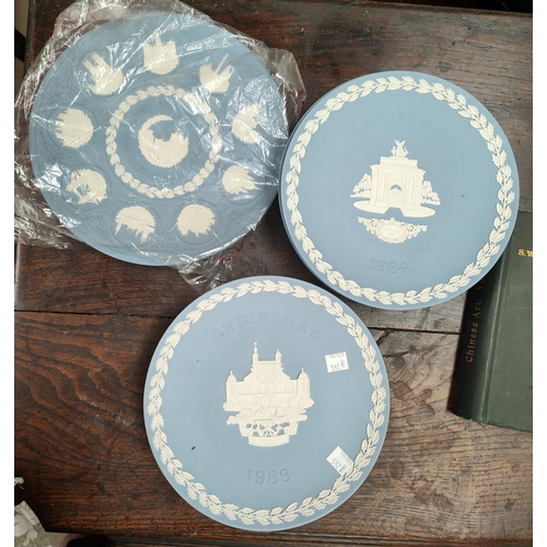 564 - A selection of Wedgwood Jasperware Christmas plates, 1979-1988