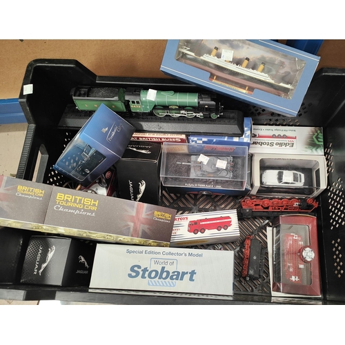 228 - A selection of diecast boxed military and other vehicles including Oxford Military, Altas, Dinky etc