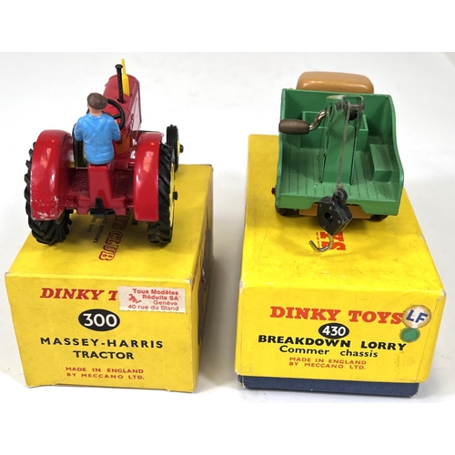 373 - DINKY TOYS: 430 Breakdown Lorry Commer Chassis Dinky Service in tan and green red hubcaps in origina... 