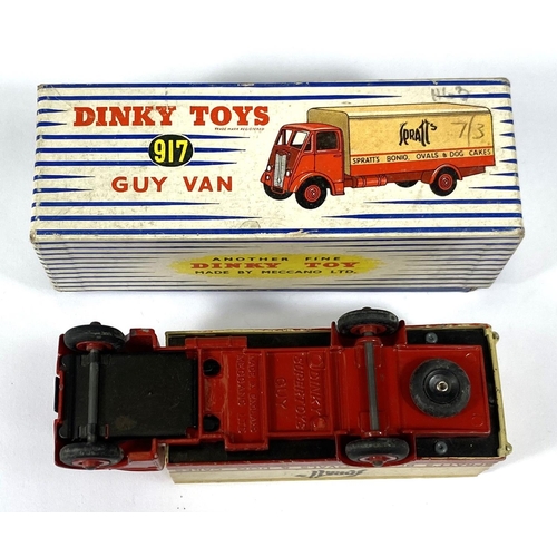 398 - DINKY TOYS: 917 Guy Van 