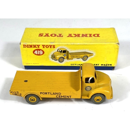 404 - DINKY TOYS: 419 Leyland Cement Wagon 