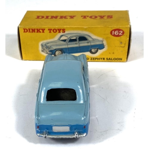 407 - DINKY TOYS: Two 162 Ford Zephyr Saloons in two tone colours, light and dark blue and light and dark ... 