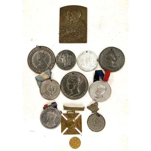 41 - A bronze George V coronation plaque, height 7.5cm; other commemorative medallions; etc.