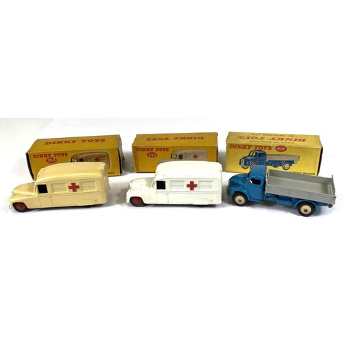 413 - DINKY TOYS: Two 253 Daimler Ambulances, one white body, one off white body in boxes (flaps missing o... 