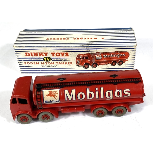 417 - DINKY TOYS: 941 Fode3n 14-Ton Tanker 