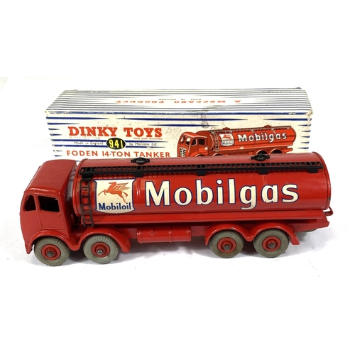 417 - DINKY TOYS: 941 Fode3n 14-Ton Tanker 