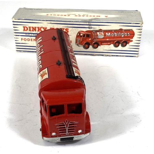 417 - DINKY TOYS: 941 Fode3n 14-Ton Tanker 