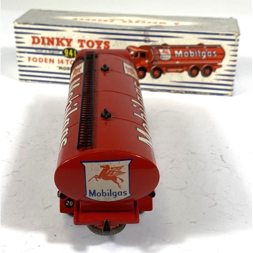 417 - DINKY TOYS: 941 Fode3n 14-Ton Tanker 