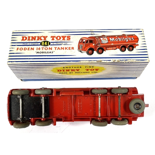 417 - DINKY TOYS: 941 Fode3n 14-Ton Tanker 