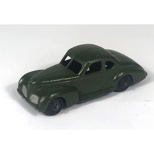 439 - DINKY TOYS: 4 Diecast Model Cars; Studebaker 39f, Chrysler Sedan, Lagonda sports coupe 38c and a Pac... 