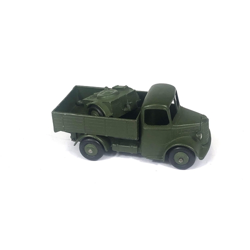 444 - DINKY TOYS: 30hm Daimler Military Ambulance, 615 Military Jeep with attached Howitzer gun, 30S Milit... 