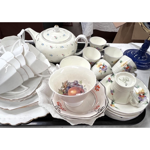 489 - A selection of Art Deco tea ware including Shelley; similar items boxed - mid 20th century service.