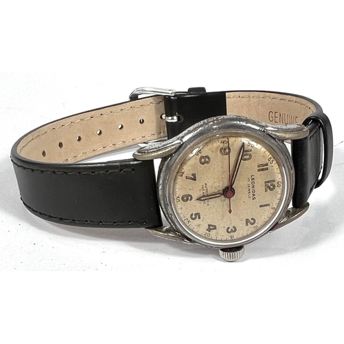 677 - LEONIDAS: vintage automatic watch, circa 1940's.