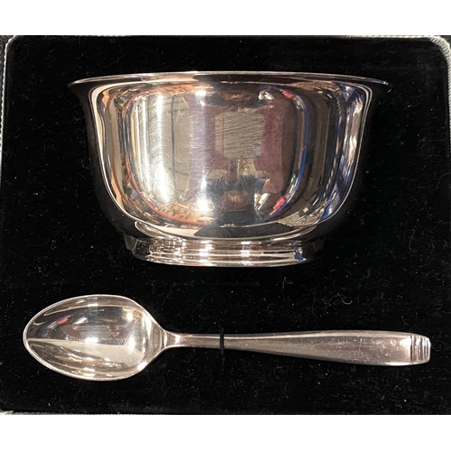 68 - ELKINGTON & CO, an EPNS presentation christening bowl and spoon, cased, other cutlery, costume j... 