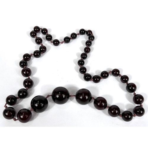 702 - A string of cherry beads, 75g