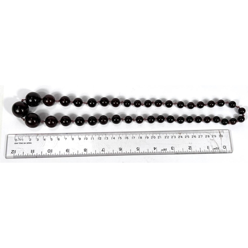 702 - A string of cherry beads, 75g