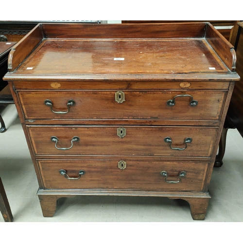 827 - A 19th century Sheraton style bachelors chest of 3 drawers, inlaid and crossbanded, with raised gall... 