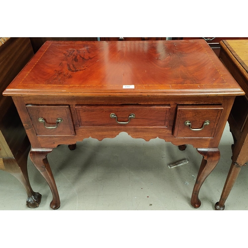 840 - An inlaid mahogany reproduction lowboy with 3 frieze drawers, on cabriole legs