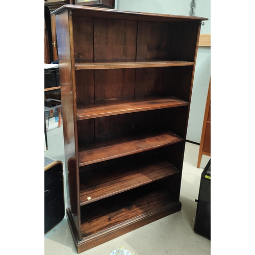 888 - A mahogany 5 height bookcase height 132 x 79 x 32cm