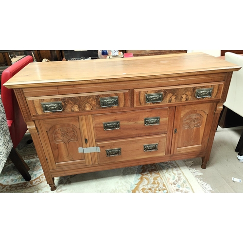 921 - An Edwardian sideboard in stripped and refinished figured walnut, with 4 drawers and twin side cupbo... 