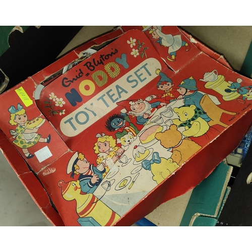 213 - A Noddy toy tea set in original box (box a.f.)