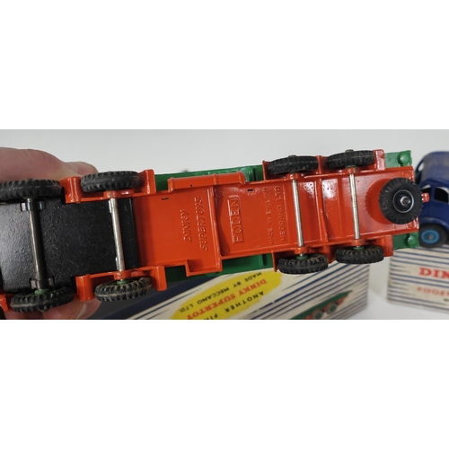 386 - DINKY SUPERTOYS: 902 Foden Flat Truck orange body and green flat bed in box; 903 Foden Flat Truck wi... 